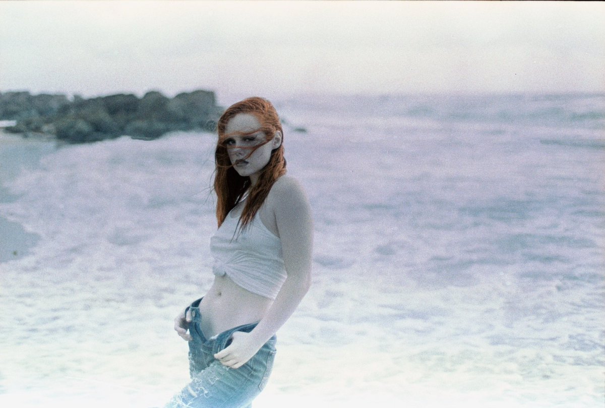 KrystalKitten95's tweet photo. ππͺ¬π
ΰΌΊJoin me in the expanseΰΌ»
π: valvicphoto
.
.
.
#filmphotograph #filmphotographyproject #filmphotos #colorfilm #colorfilmphotography #redhairmodel #theexpanse #expanse #spiritualevolution https://t.co/OlJDJzPFAP