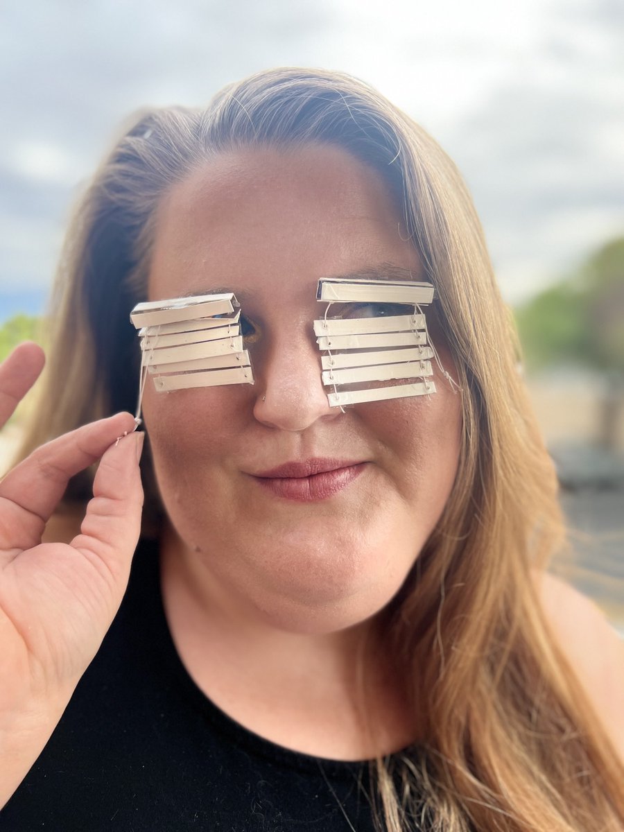 _WaywardUnicorn's tweet photo. #item90 They say eyes are the window to the soul, so it's about time we installed window treatments. Show us your best eye-curtains, eye-venetian blinds, eye-shutters, or eye-roller shades. #gish https://t.co/C4XUruhndM