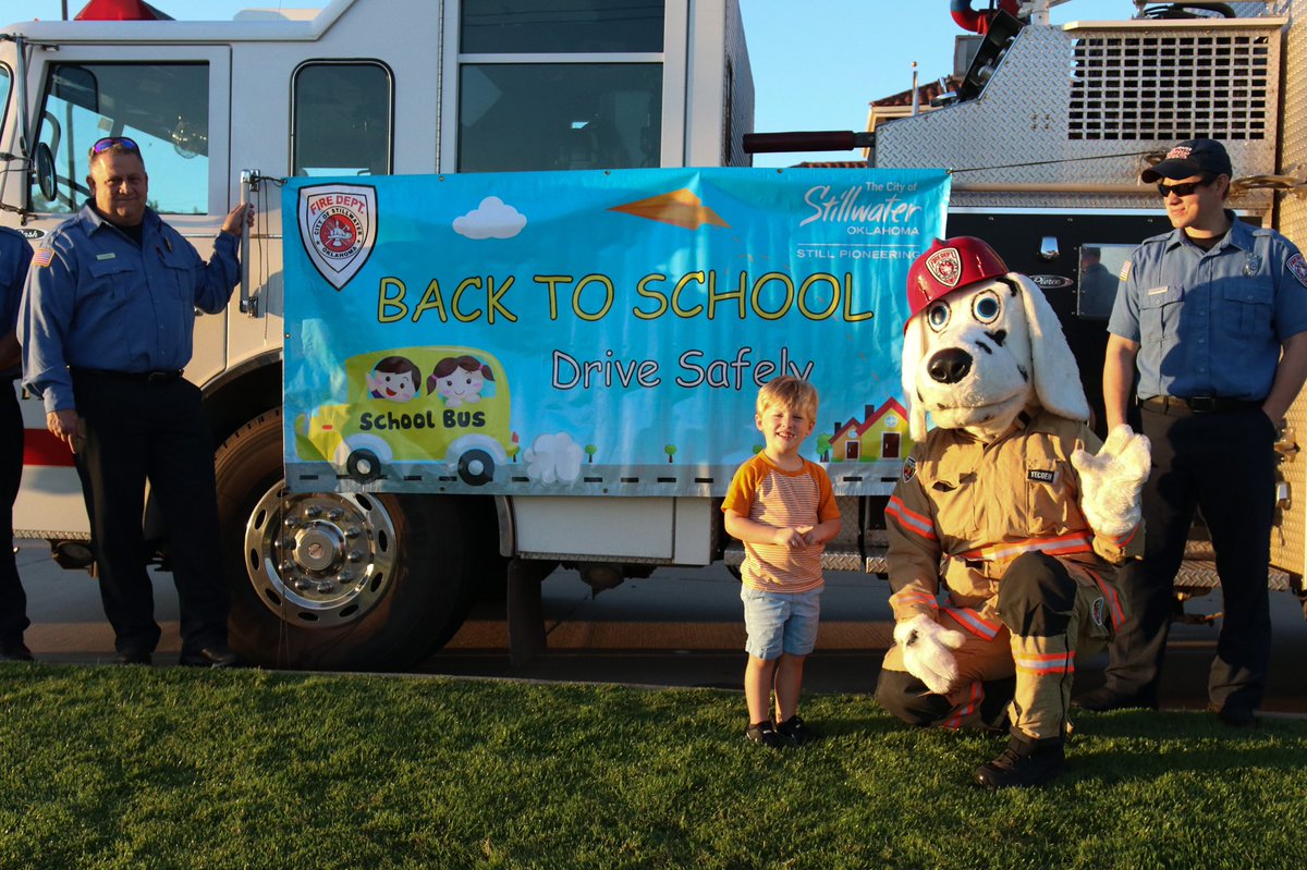 stillwater_fire's tweet photo. Sparky enjoyed greeting SPS students this morning as they returned for the 2022-23 school year! 🐶🍎
BIG thanks to teachers, staff and administrators for all they do to provide students with a solid educational foundation and so much more.
#SWO #SafeSWO #StwFire https://t.co/gZ3zJjrJQy