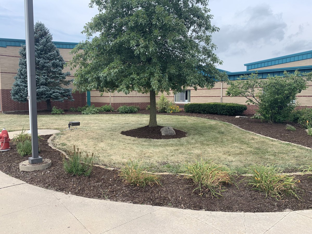 WhsMigrant's tweet photo. A huge thank you to this group as they helped with landscaping, mulch, &amp; painting lines this morning. Such a great partnership between Bayer &amp; Williamsburg Community Schools. https://t.co/hSN5qWajt4