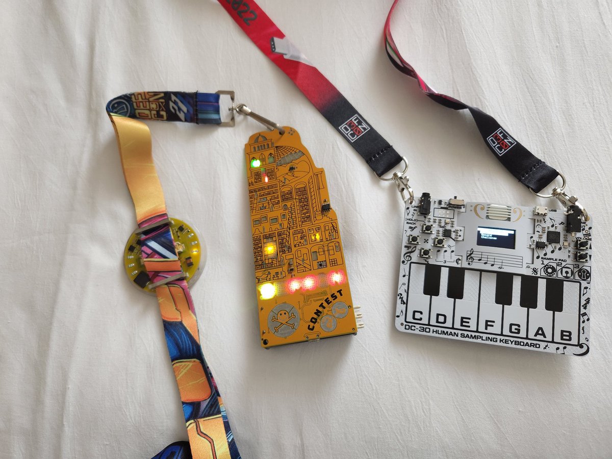 x62x65x6e's tweet image. #defcon26 #defcon27 #defcon30  #badges