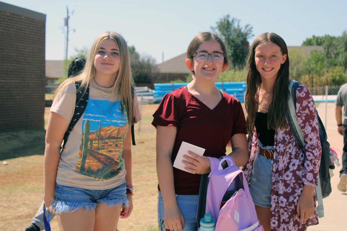 PiedmontSchools's tweet photo. It's been a great day to welcome our students back to school. We love our Wildcats! #piedmontproud #piedmontfocus #firstdayok βππΎ https://t.co/R5OEXFElel