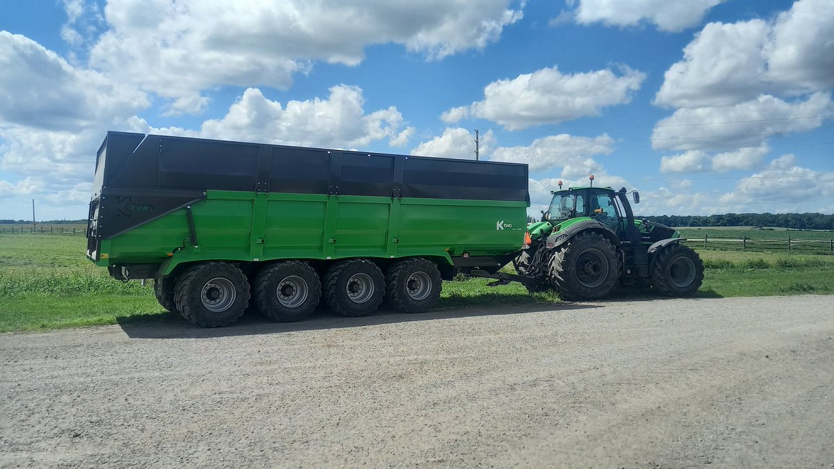 Had the opportunity to pick up this new <a href="/KtwoLtd/">Ktwo</a>  7030 trailer this morning. Excited to run it this fall. Thank you <a href="/DeltaPowerEquip/">Delta Power Equip.</a> <a href="/vanderlinderyan/">Ryan Vanderlinde</a>