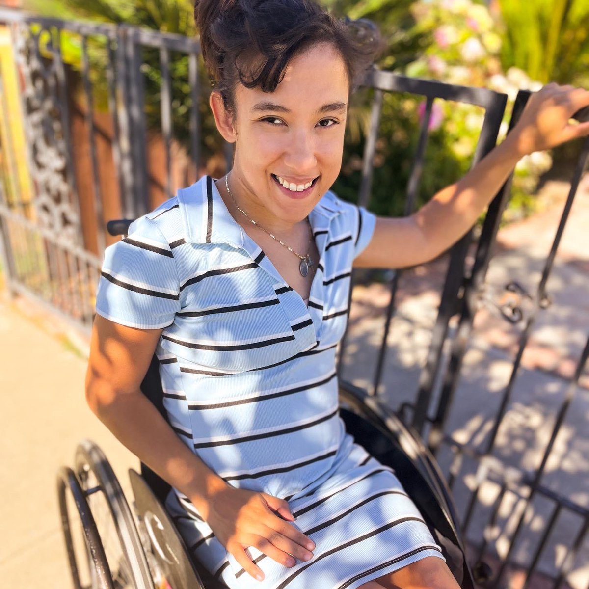 MiraclePelayo20's tweet photo. Hello August @CharlotteRusse
#CharlotteRusse #CRBabe #DisabledFashion https://t.co/lw618kxCdi