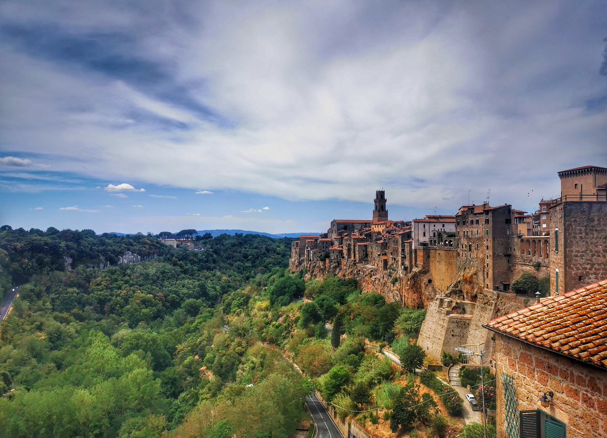 adrianaminunno's tweet image. La Toscana. Ogni collina un borgo. Ogni borgo una storia. Ogni storia un segreto da raccontare.

Fabrizio Caramagna
#pitigliano #sempreinviaggio