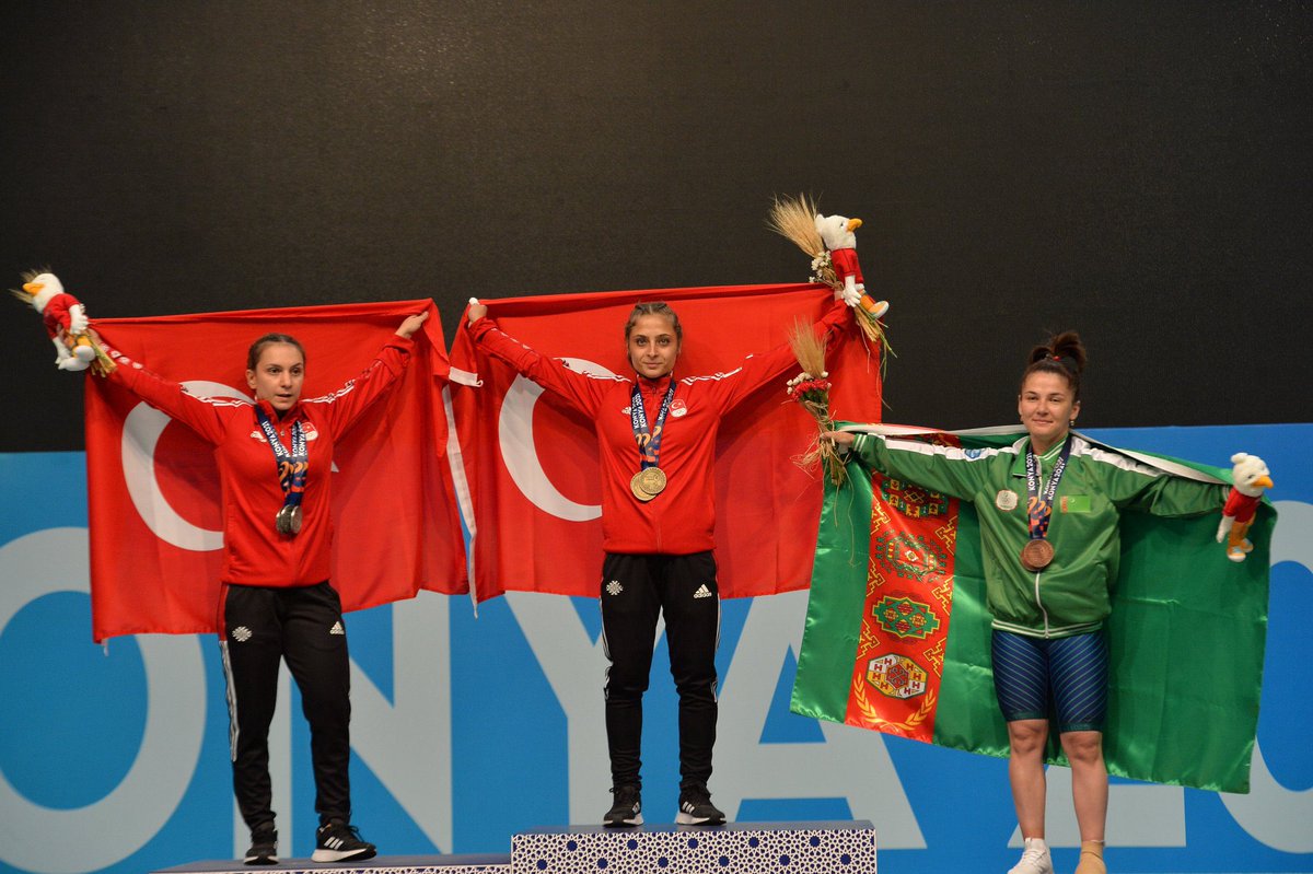 #Konya2021 5. İslami Dayanışma Oyunları’nda 49 kg'da yarışan İGÜ’lü Milli Haltercimiz Duygu Alıcı 3 altın madalya kazandı! 🏅Öğrencimizi tebrik ederiz🇹🇷