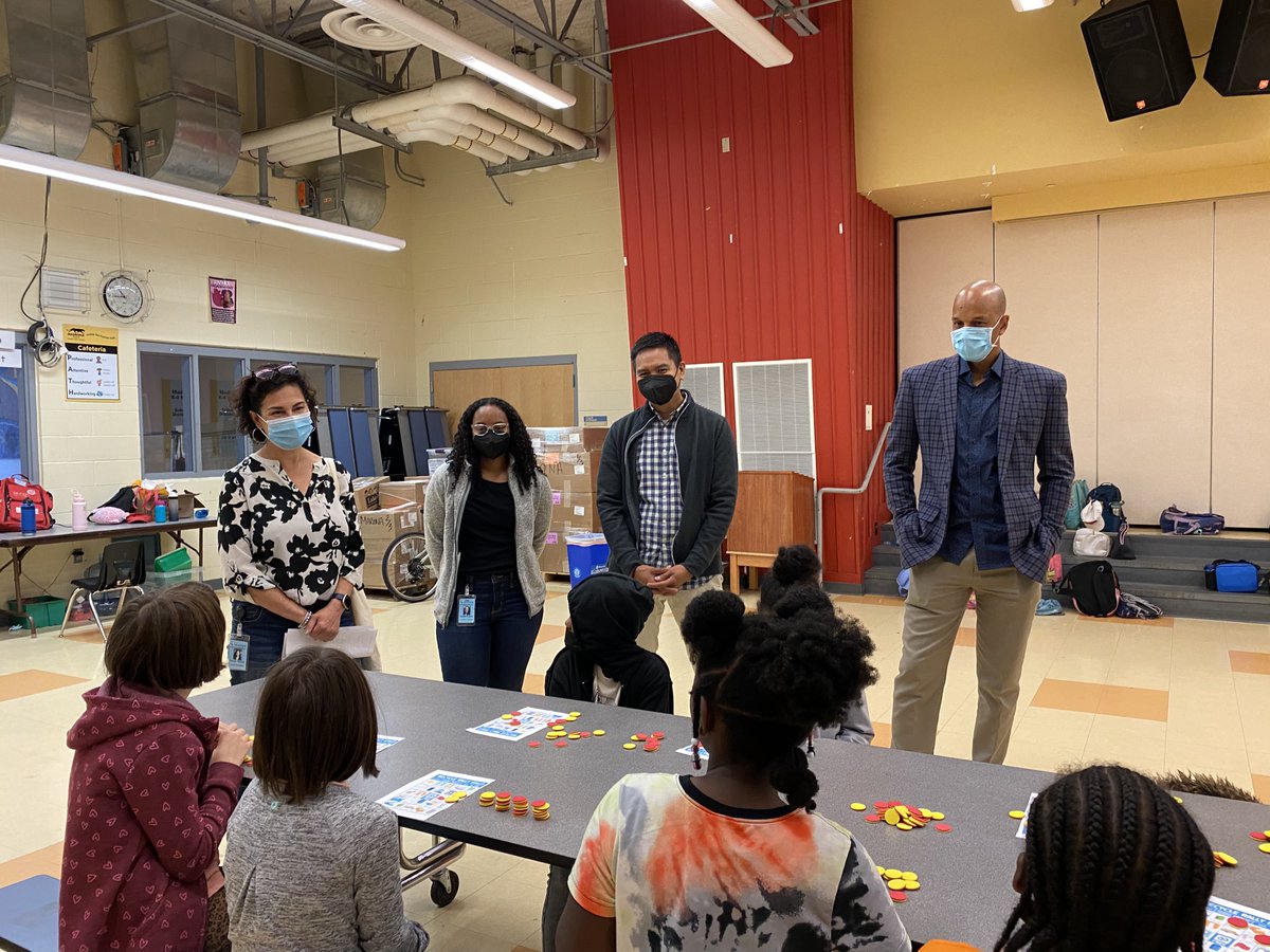 SeattleDEEL's tweet photo. Our #summerlearning field trips continue as DEEL Director Dr. Dwane Chappelle and K-12 Division Director Chris Alejano joined #FEPPLevy Oversight Committee Members @CMTammyMorales and @SeaPubSchools Board Director @viviansong to visit our partner, @LaunchNW at Madrona Elementary! https://t.co/RdVffOC462