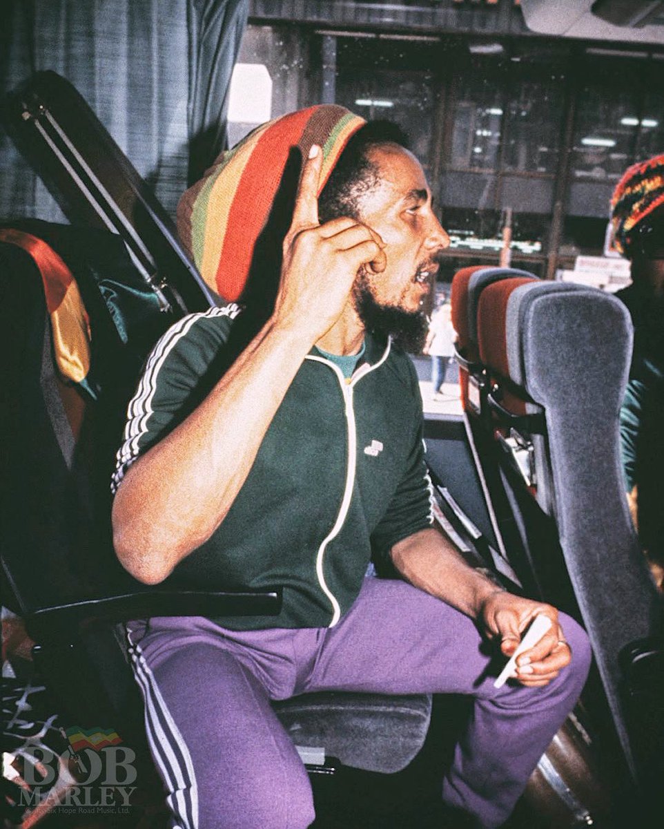 bobmarley's tweet photo. Raise a hand if youβre planning to smoke some herb today! βπΎπΏπΆβπ«οΈ@MarleyNatural #healingofthenation
π· by #LynnGoldsmith
Β© Fifty-Six Hope Road Music Ltd. https://t.co/yXOxK96Z64