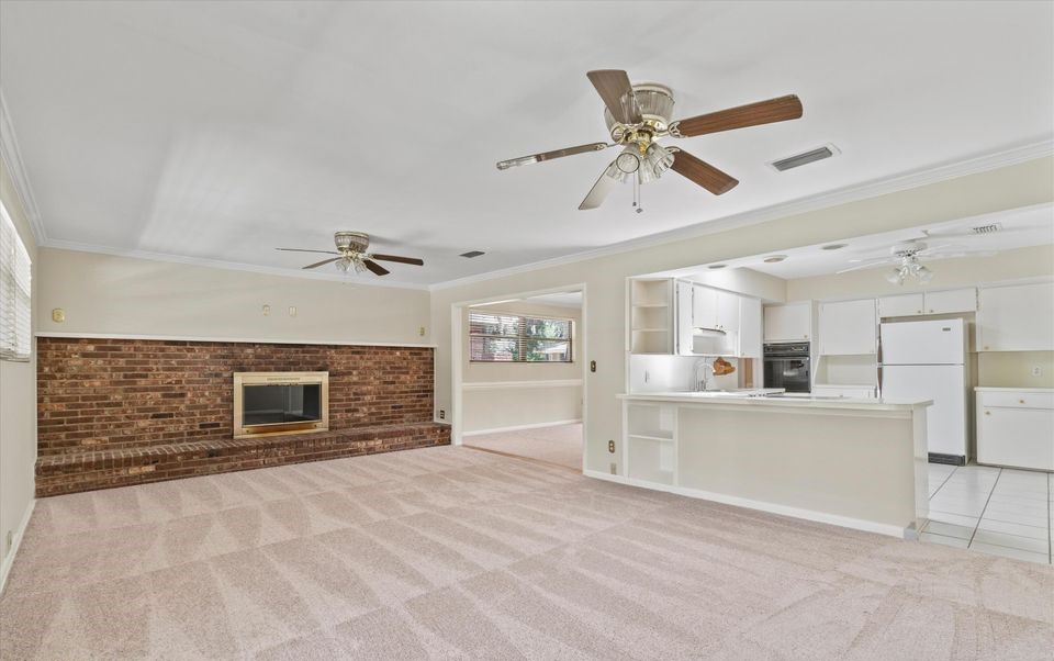 bebetterjax's tweet photo. All Brick Pool Home with an Open Floor Plan! 
🏠4 Bed • 3 Full Baths • 2,697 SqFt
Contact Wendy Griffis for your private showing.

More Info Here:
https://t.co/0Cj2X8BAyW https://t.co/H5TDZwVYJj