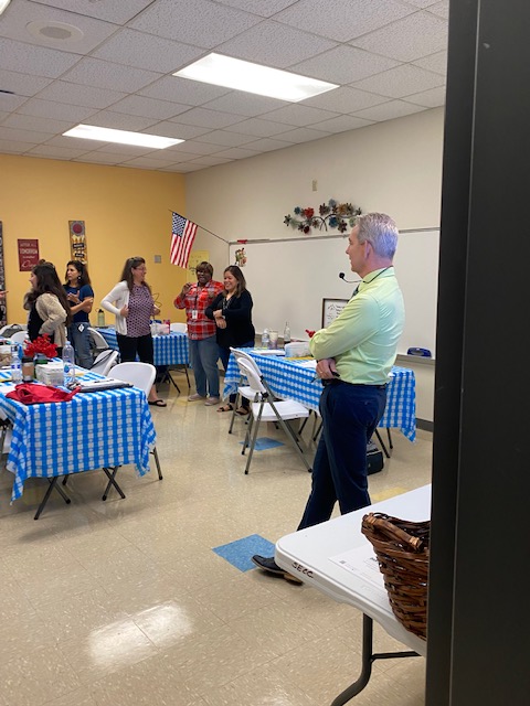 SeguinSuns's tweet photo. We are always learning at Seguin!
Today our teachers and paras attended a presentation by the one and only Dan St. Romain! It was a fun day filled with lots of learning! https://t.co/UUFtXPquQJ