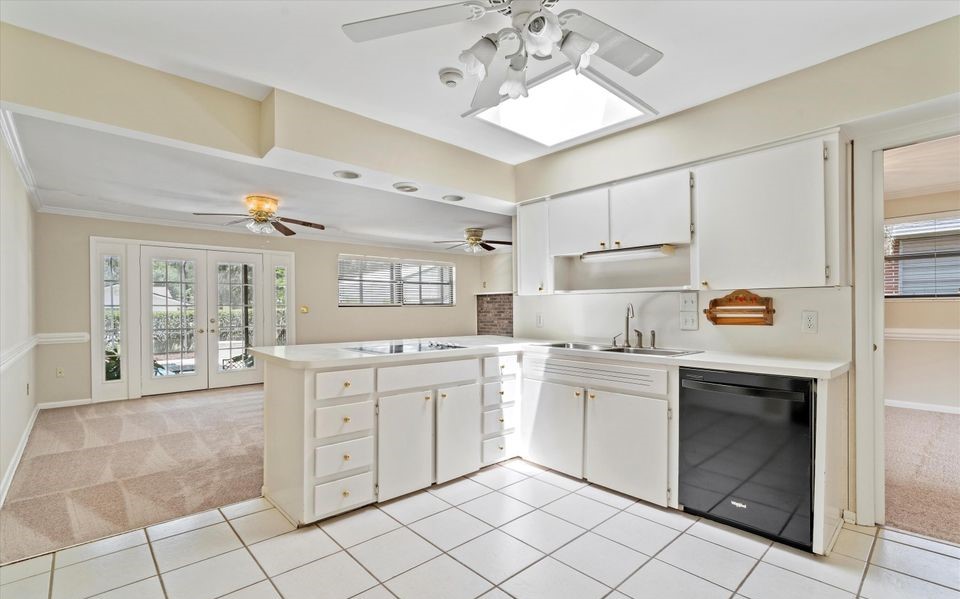 bebetterjax's tweet photo. All Brick Pool Home with an Open Floor Plan! 
🏠4 Bed • 3 Full Baths • 2,697 SqFt
Contact Wendy Griffis for your private showing.

More Info Here:
https://t.co/0Cj2X8BAyW https://t.co/H5TDZwVYJj