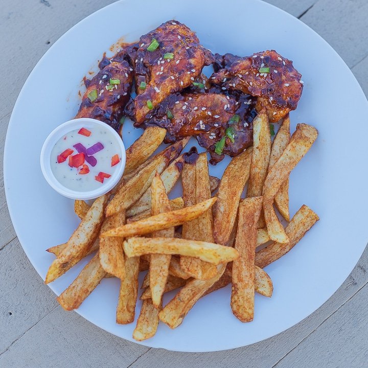 EATS & MEETS tweet media
