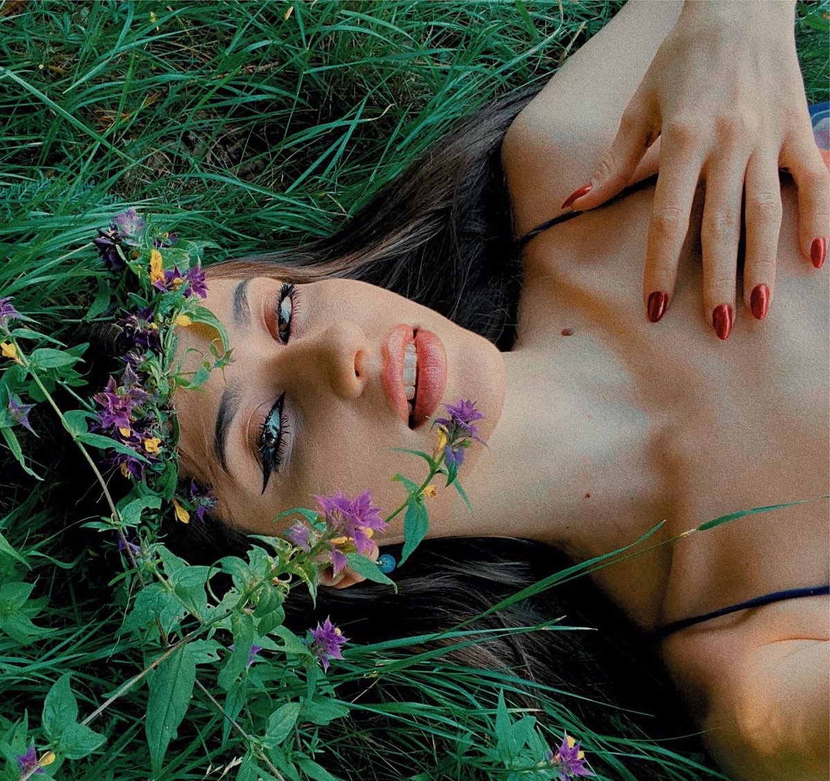 alienaabe's tweet image. I love summer🦋