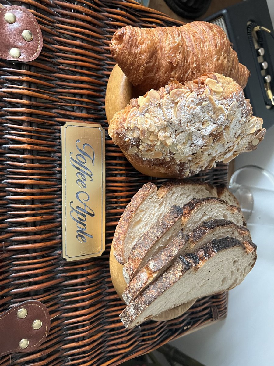 AddisonsInts's tweet image. Huge thank u to @No6Padstow @Padstowtownhous @PaulAinsw6rth an amazing weekend celebrating the big 40. Seriously indulgent and faultless service 👏🏻😋