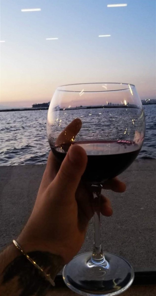 golldies's tweet photo. ÇEKİLİŞ VAKTİ! ⏳

1 şanslı takipçimize 'Kırmızı şarap ve Şarap kolye' hediye edeceğiz. 🍷🎁

Katılım şartları:

✅ Sayfamızın takip etmek.
✅ Retweet yapmak. https://t.co/l9OPOiMzS1