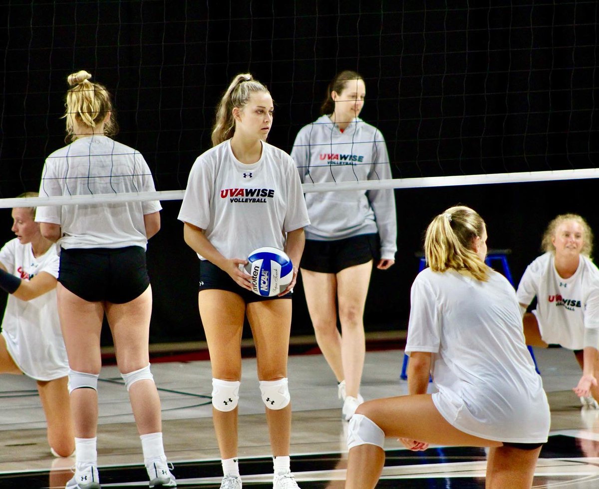 First practice vibes. 😎🏐

#GoCavsGo | #IgnitedWeStand

📸: Danielle Parks