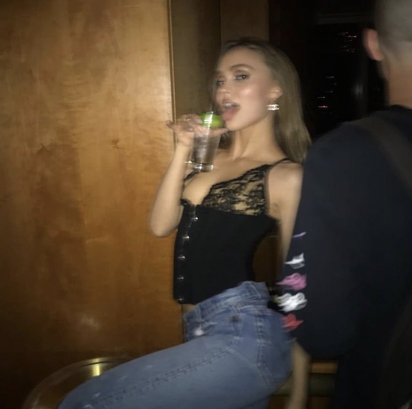 serenafxirchild's tweet photo. ❛🍸› Este culo e' natural, no plastic.
#ProyectoNev 
W @MichaelBrxdley https://t.co/9DGhM2qXn2