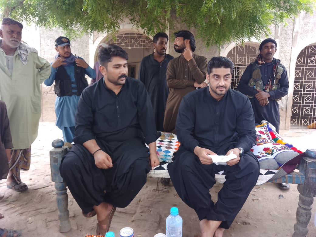 sirajuddin110's tweet photo. MPA Ghanwer Ali Khan isran at buthi behram 
Tea Party Arranged by naseemudin chandio https://t.co/udQ2tOEzR8