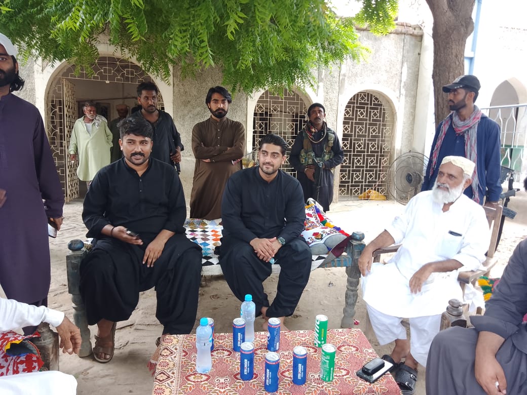 sirajuddin110's tweet photo. MPA Ghanwer Ali Khan isran at buthi behram 
Tea Party Arranged by naseemudin chandio https://t.co/udQ2tOEzR8