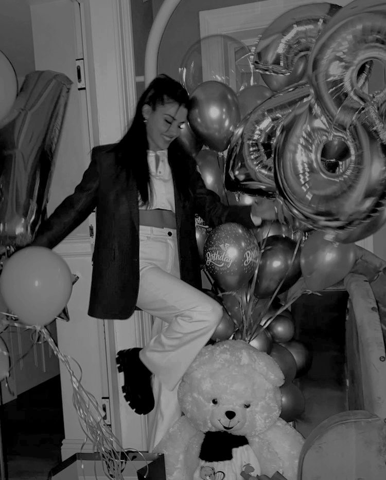 fancygzrl's tweet photo. ᅟ

ᅟ
𝗂𝗍’𝗌 𝗆𝗒 𝗯𝗶𝗿𝘁𝗵𝗱𝗮𝘆, 𝖺𝗇𝖽 𝗂’𝗆 𝖺𝗅𝗋𝖾𝖺𝖽𝗒 𝗁𝖺𝗏𝗂𝗇𝗀 𝗳𝘂𝗻. https://t.co/pA2s4xedXO