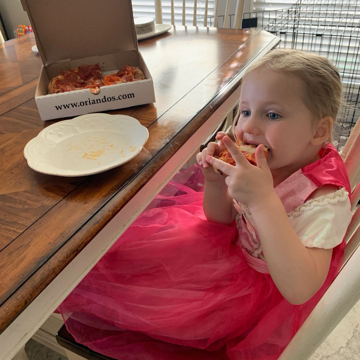 OrlandosItalian's tweet photo. Celebrate National Son's and Daughter's Day by bringing the kiddos in for some pizza and pasta OR order ahead and pick up on your way home! 🍝 #ALubbockOriginal #LubbockToGo https://t.co/lpPPuINS3T