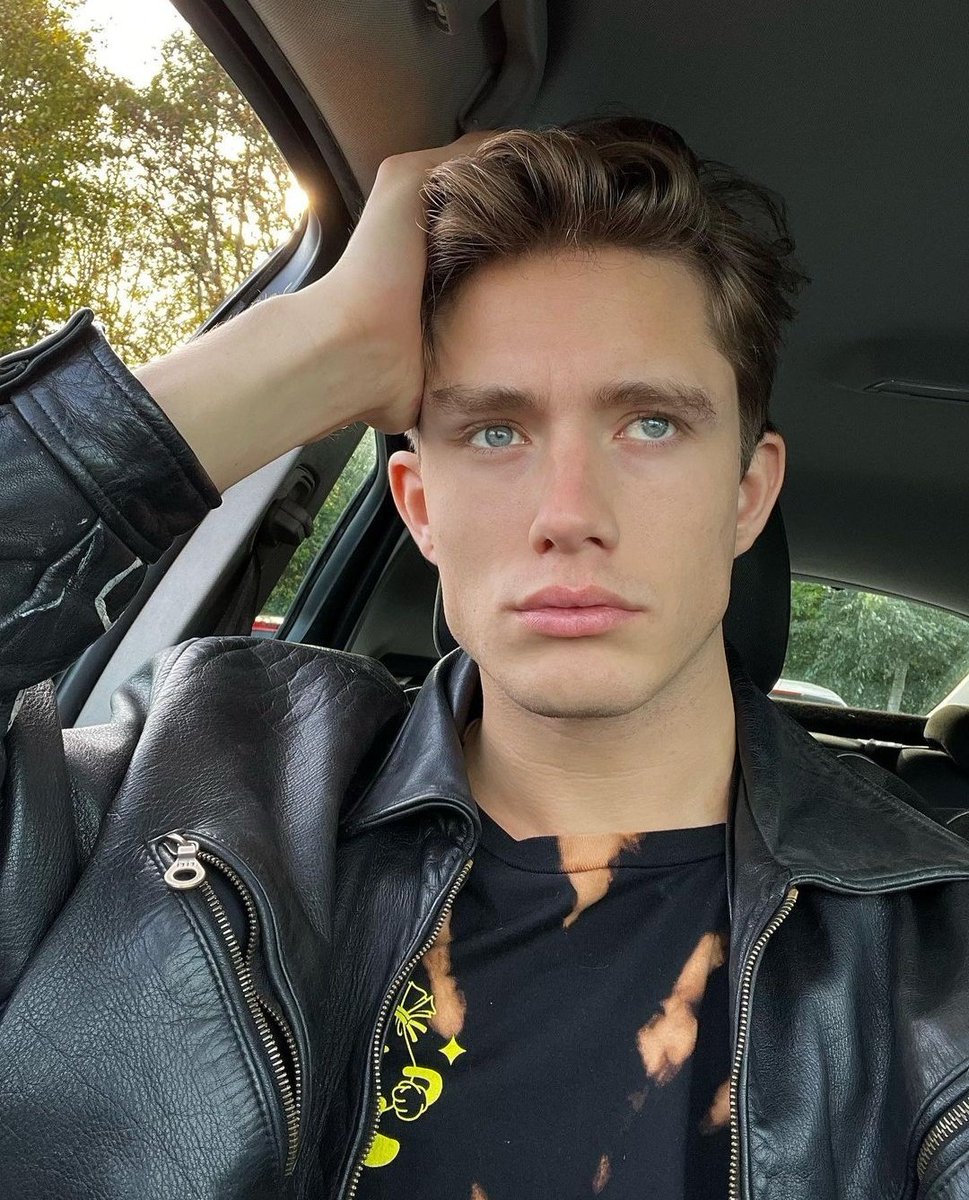 tobiiasvr's tweet photo. ʎɐʍ sıɥʇ uɹoq 🤧
#ProyectoNev https://t.co/XwmE7pI2Hh