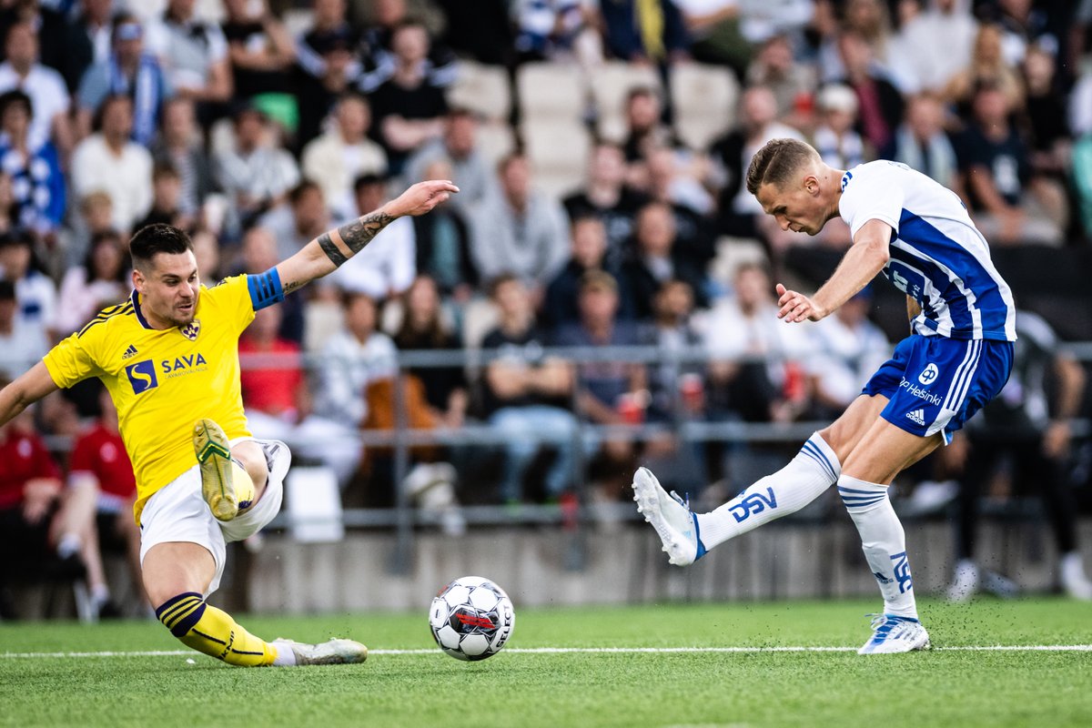 hjkhelsinki's tweet image. FT: EUROOPPAAN!!🔥💙

Vähintään Konferenssiliigan lohkopaikka varmistuu 1–0-kotivoitolla Mariborista, yhteismaalit puhtaasti 3-0!

Seuraava ottelu jälleen kotona, kun ensi torstaina pelataan Eurooppa-liigan lohkovaihepaikasta tanskalaista Silkeborgia vastaan!

#HJK #HJKMB #UELfi
