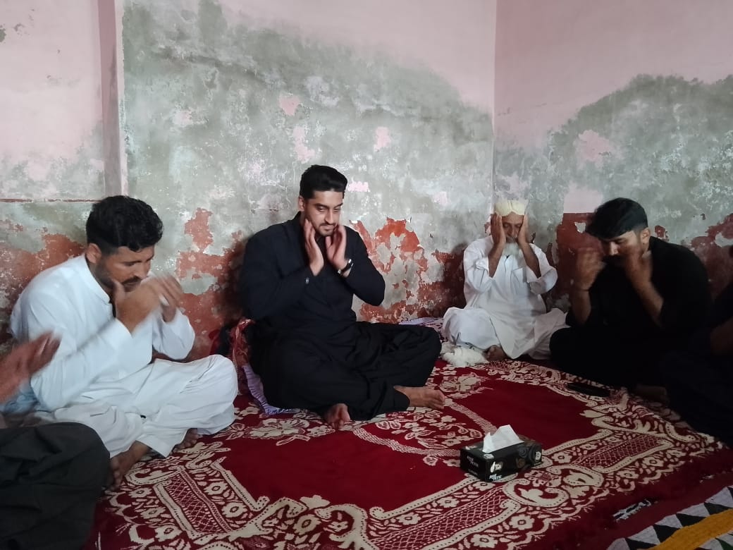 sirajuddin110's tweet photo. MPA Ghanwer Ali Khan isran sb ne Liaqat Ali Magsi se unki waalida ki faateh khuwani ki https://t.co/qvNwKM7FAu
