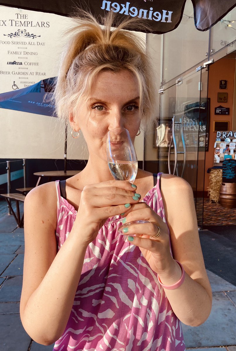 comedyloulou's tweet photo. It’s time 🥂☀️🥂
Off to the boat tomorrow ⚓️
#boatingweekend #narrowboatweekend #postshow #weekendstartshere #weekendboaters #boatinglife #boatingcomedyloulou #proseccotime #andrelax #bubbles #thursdaynight #husbandandwifetime ⚓️☀️⚓️ https://t.co/MDKqiMfG7N