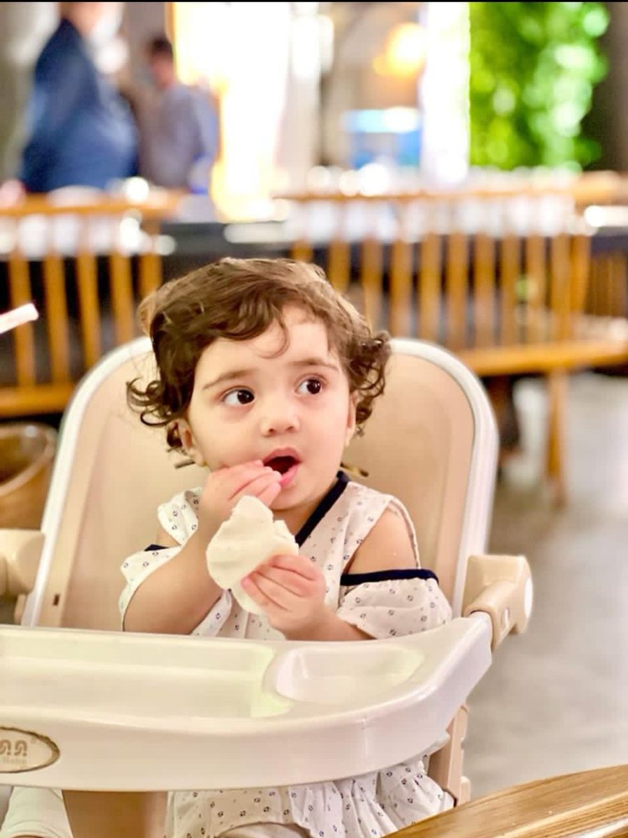 ghazala200's tweet image. بتانا صرف یہ تھا کہ یہ بچی آج رات جیل میں ہے۔۔۔ 
کیونکہ دس ماہ کی اس شیرخوار بچی نے ماں کا دودھ پینا ہے، اسلئے سیشن جج نے بجائے اسکی ماں کو چھوڑنے کے،، بچی کو بھی جیل بھیج دیا ۔۔
تالیاں. 👏🏻👏🏻👏🏻
فار آل ہیجڑا عدلیہ اینڈ پولیس، اینڈ دِس آل زنخا سسٹم