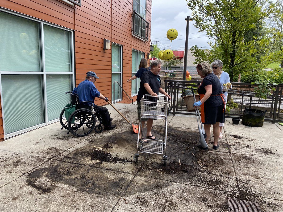 cpahoregon's tweet photo. #CPAH #Community #CleanUp Days! A big #thankyou to @oregonmetro for the Regional Refresh Funds that made this event possible! Thx to @habitatportland @CityofBeaverton @PortlandGov @WashcoOregon @MasterRecycler & Kona Ice, too!
#cpahoregon #AffordableHousing #residentservices https://t.co/9h8ZPOvNi9