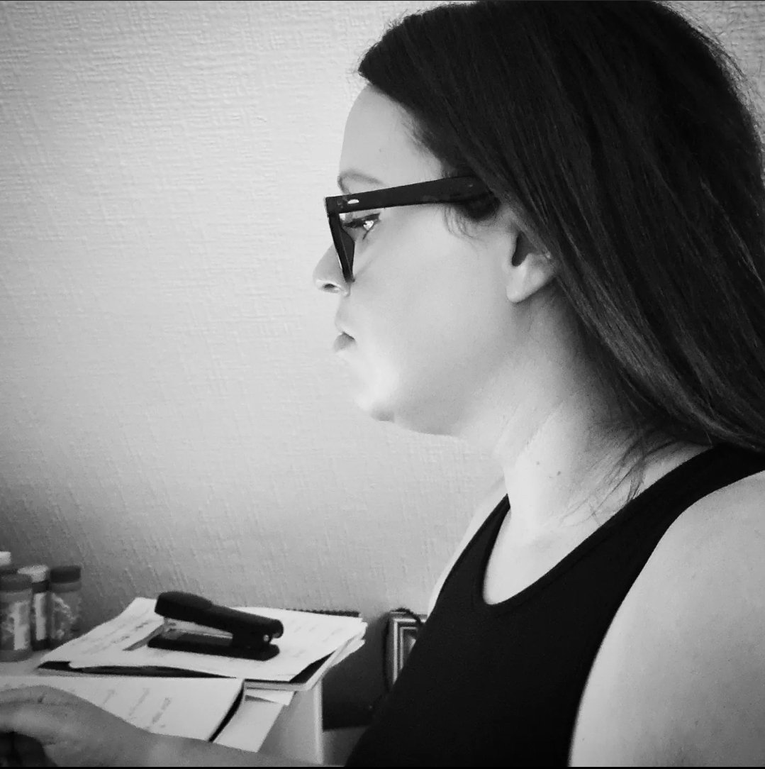 ellenpope's tweet photo. Working in a heatwave

And yes, I do 100% have pots of bubbles on my desk. I blow them into the room before I take a scary call to manage my breathing.

Anyone else have random rituals before doing scary shit?

#anxiety #selfemployedtips #tipsforanxiety #blowingbubbles https://t.co/8M3ZjBoMHf