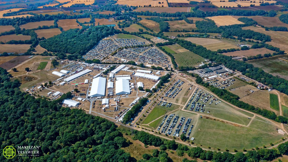 pressahmadiyya's tweet photo. 📢 PRESS RELEASE

More than 176,800 people joined the Ahmadiyya Muslim Community in the last year, His Holiness announced last week as he delivered an inspiring speech at the close of the largest Muslim convention in the UK #JalsaUK 

Full PR: https://t.co/mqFfUoe0Pw https://t.co/RCFRcNQd6Y