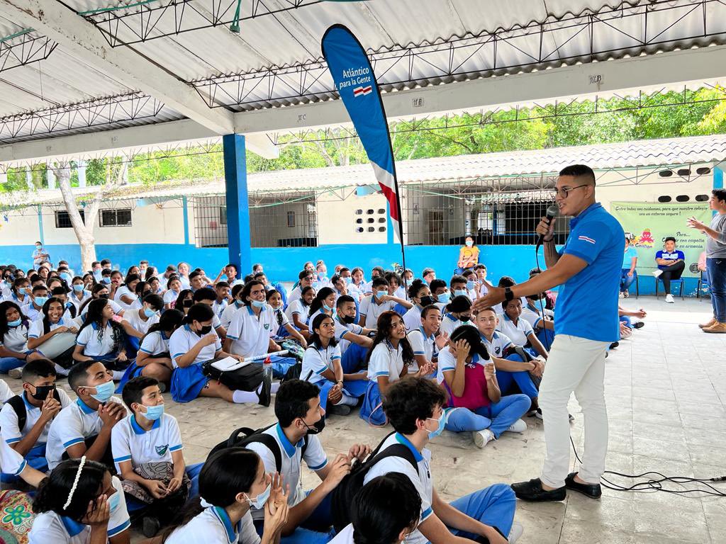 manueldiazcol's tweet photo. #Sabanagrande | ¿Sabes con quién hablan tus hijos por internet? El abuso sexual es una realidad y nuestros jóvenes deben reconocerlo para prevenirlo. Charla con los estudiantes de la I.E. Técnica Francisco Cartusciello. #CreamosConvivencia 🙂🇦🇹 https://t.co/FBdnDFAAd9