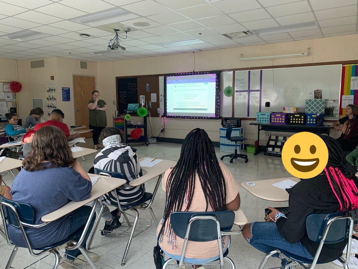 MathFriendAnne's tweet image. Engaging 7th grade math classes in action! @HolstonMiddle @VineMSKnox @kellyclemmer2 @KCSMathematics @DexterMurphy @KCS_Myers #talkmath #Region5