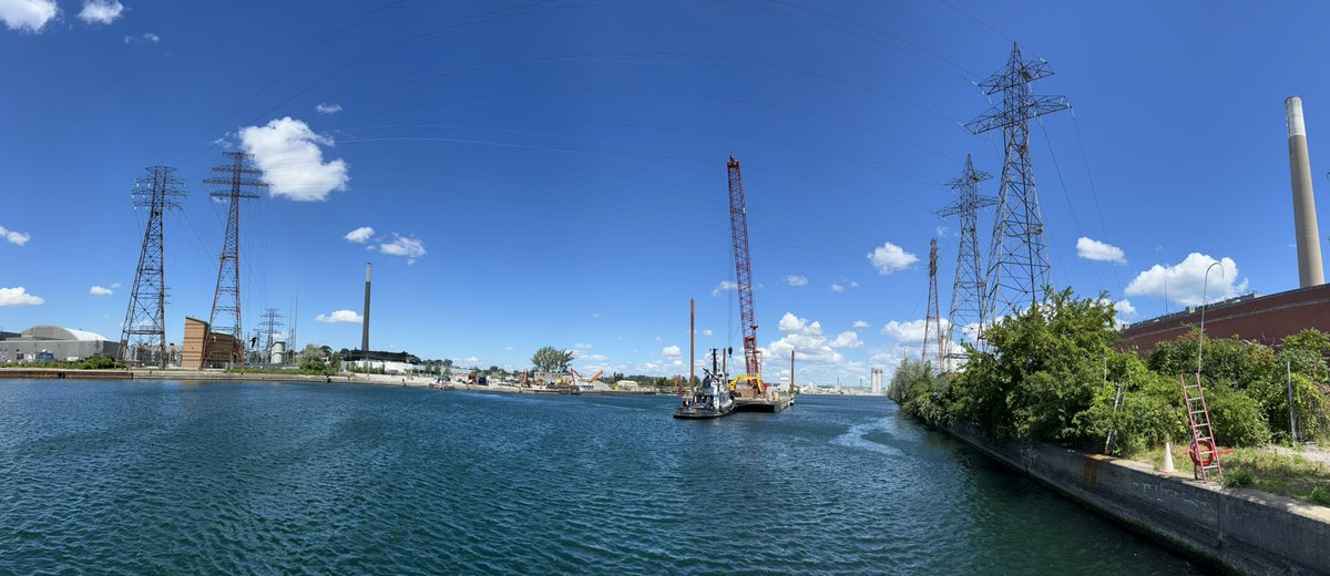 doktordeathray's tweet photo. #DarkTO Power outage cause in Toronto today, crane on a barge took out 4 power lines by the Old Hearn Powerststion. https://t.co/4V3mcXz7lQ