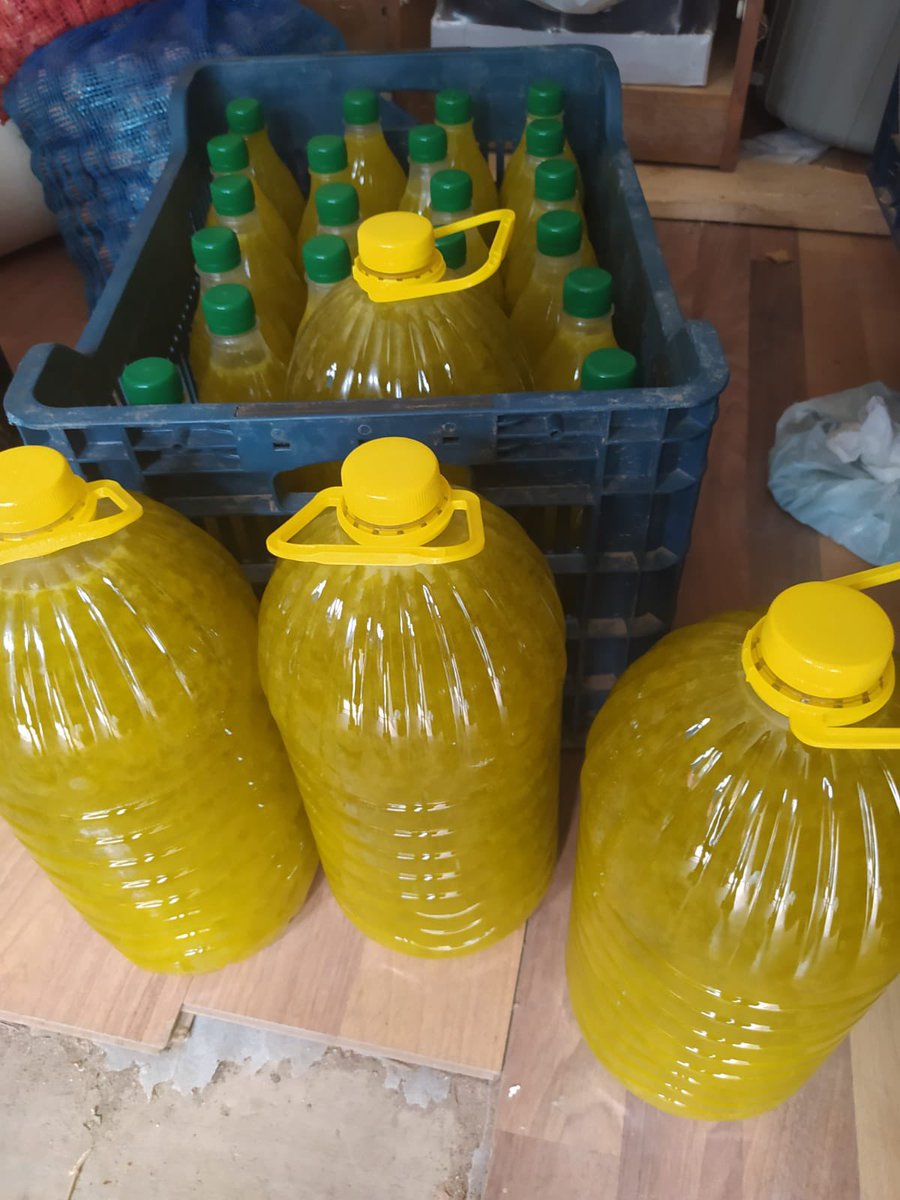 Merhaba Twitter Ailem 😊
Uzun bir aradan sonra tekrardan satışlarımıza başladık 👍👍
Devamlı zeytinyağını benden sipariş veren Hakkari den değerli müşterimizin siparişi hazırlandı ve kargoya verildi.
Kendisine afiyet şifa olsun inşallah  😋😋😋