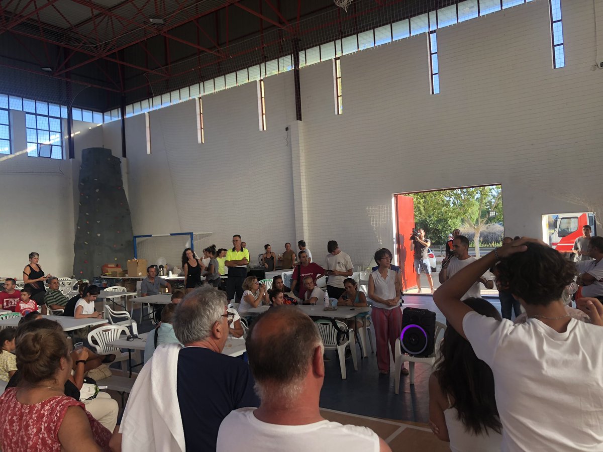 ℹ️El Ayuntamiento de Moraleja Informa:

🚁La actuación de los medios de extinción permite declarar estabilizado el incendio en #IFSantibañezElAlto. 

▪️Las personas evacuadas en el Pabellón de Deportes de Moraleja podrán regresar a Torre de Don Miguel mañana por la mañana.