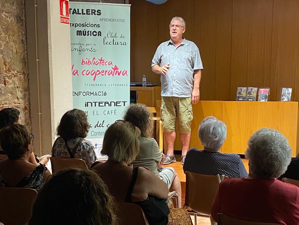 bibliomalgrat's tweet photo. La planta baixa de la biblioteca és ben plena d’espectadors, que han vingut a escoltar “Ruralia”, d’Albert Estengre!
#StRoc #FestivalMultipolar #BibliosMaresme #BibliotequesXBM https://t.co/rd78IrHuc6