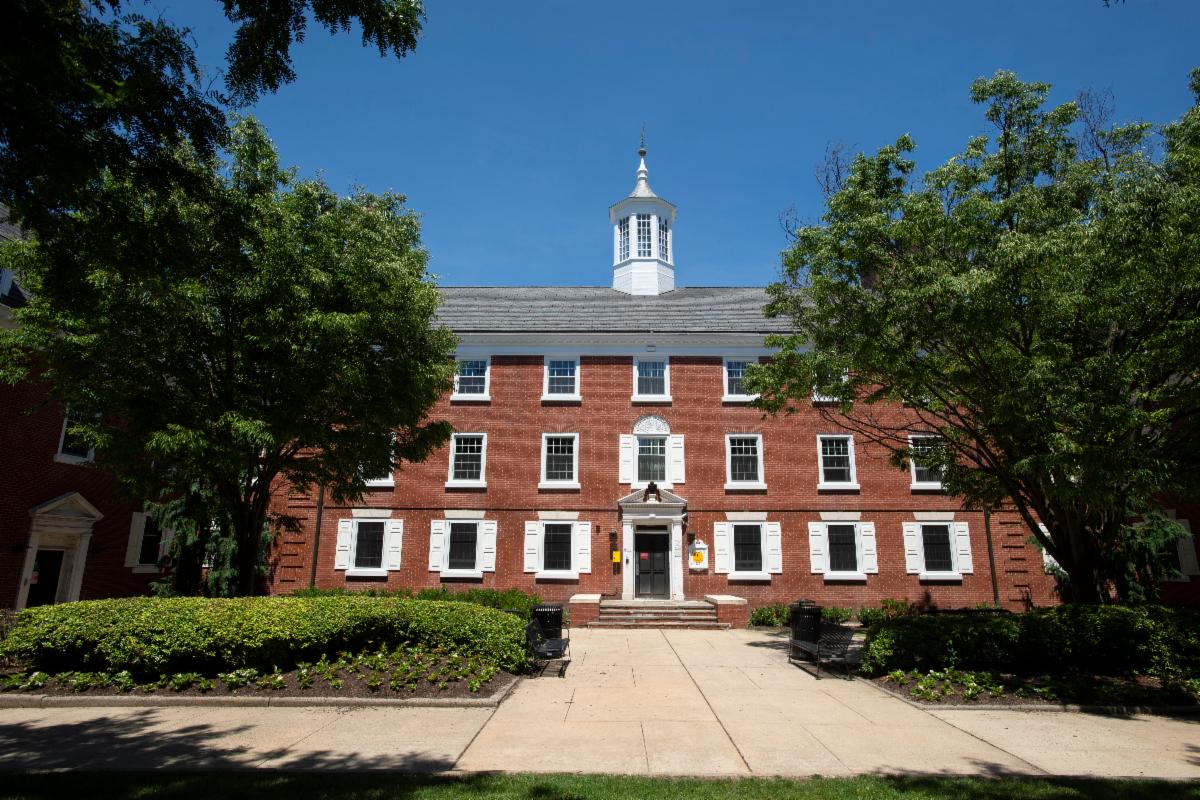 Check out our newest student blog detailing why you should consider living at Demarest Hall for the next academic year! go.rutgers.edu/wd1dykbx