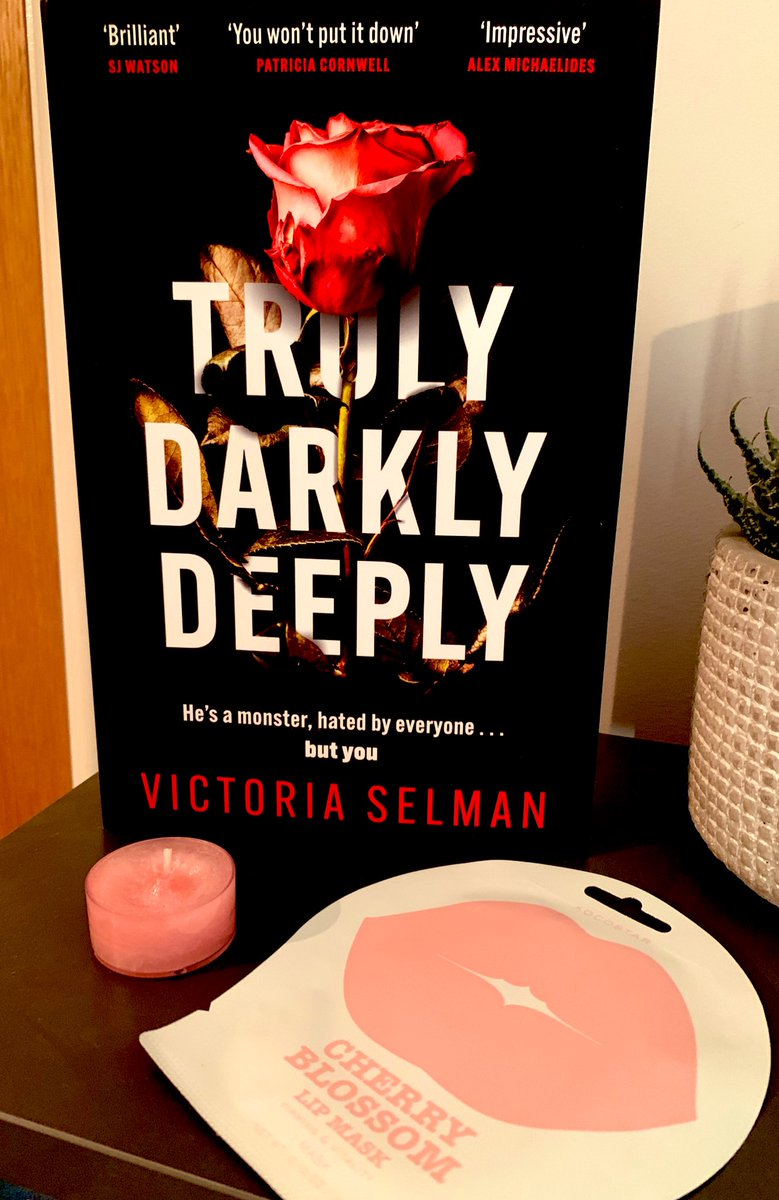 #BookGiveaway!!! A hardback, signed copy of #TrulyDarklyDeeply, a tealight &amp; a lip mask! 

To enter, follow (or already be following) me, RT this tweet &amp; comment #TrulyDarklyDeeply below. Open international. Entries close midnight Friday 29 August. Good luck! 🙌🏻