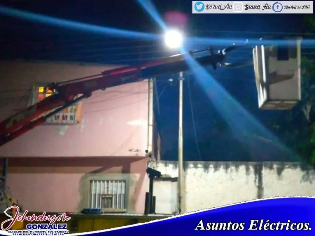 Noti_Fla's tweet photo. #Noti_Fla 📰🗞 📢 | ⚫🔴 La Dirección de Asuntos Eléctricos realizo Alumbrado Público del Sector La Lagunita Parroquia Francisco de Miranda....

#VenezuelaEnDesarrollo https://t.co/ofuPDkodYR