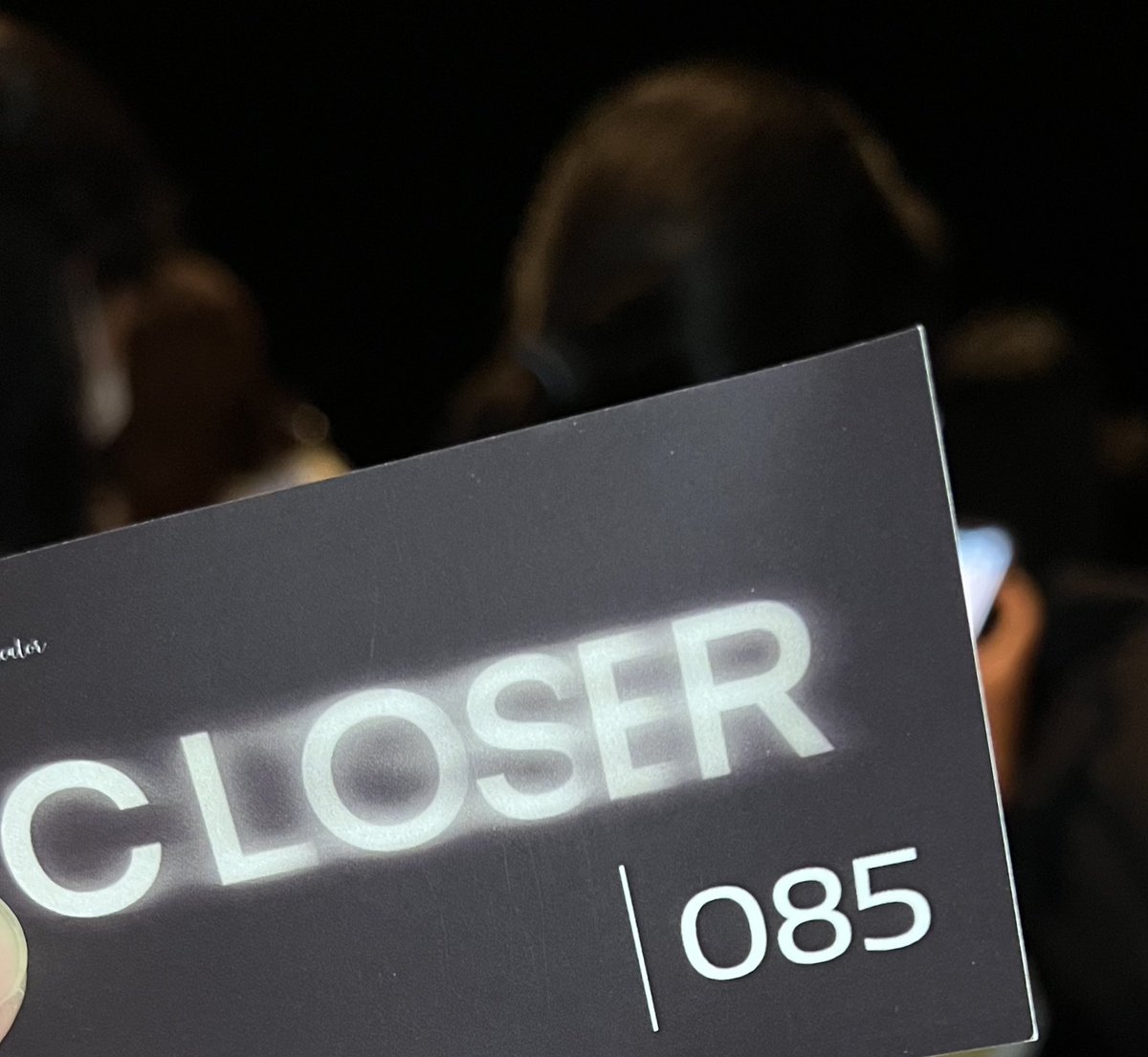 pooh_db's tweet photo. #CloserbyLiFE ละครสนุกกว่าที่คิด 

นักแสดงทั้ง 4 คน ทำหน้าที่ได้ดี แต่ฉากแรก ที่แดนเจอกับอลิซ บางประโยคพูดเบาไป ต้องอาศัยอ่านซับไตเติ้ลเอา

ส่วนที่ขัดใจมากคือ จอคอมของแลรี่ ซีนที่แชทกับแดน ถ้าเลือกที่นั่งไม่ดี จะไม่เห็นสีหน้า ท่าทางของแลรี่ เพราะจะโดนจอคอมบัง ซึ่งจะน่าเสียดายมากๆ https://t.co/fmS8g3NcuQ