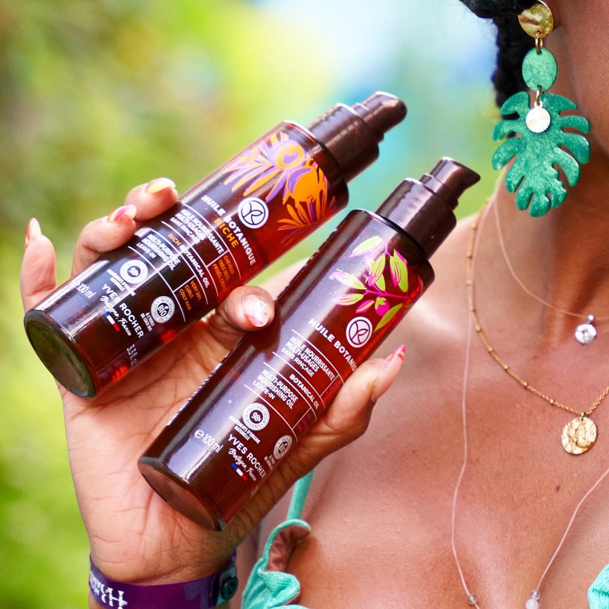 IngridDLPlayas's tweet photo. Après le #TDY place aux soins💚

💁🏽‍♀️Avec les huiles Botaniques
Nutrition intense, sans rinçage &amp; multi-usages d’@yvesrocherantilles pour prendre soin des cheveux très secs et abîmés 😌💚✨

👙 @chabinebikini 
📸 @axel_monard 
👗 @taxi_shop 

#modelfwi #bikinigirl #martinique https://t.co/x5HZ7pcjQx