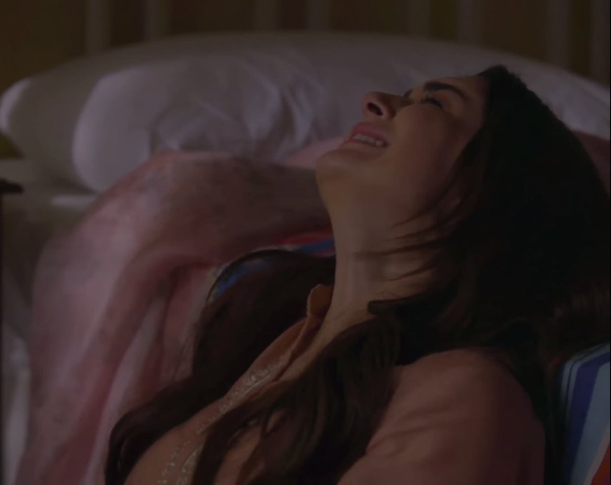 handerceIs's tweet photo. Hania Aamir does breakdown scenes like no other. She is too good. 

Hala and Rumi with low-key parallels.

#MereHumsafar #HaniaAamir https://t.co/SiWvUgrL4Y