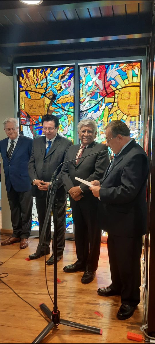 EmbajadaEcuPER's tweet photo. Ceremonia de entrega de vitrales de autoría del artista ecuatoriano Pablo Mora, a la Pinacoteca Municipal Ignacio Merino, con ocasión del Bicentenario de la Independencia del Perú, gracias a la iniciativa de esta Embajada con el gentil auspicio de Banco Pichincha. 🇪🇨🤝🇵🇪 https://t.co/6xv7OWoFeu