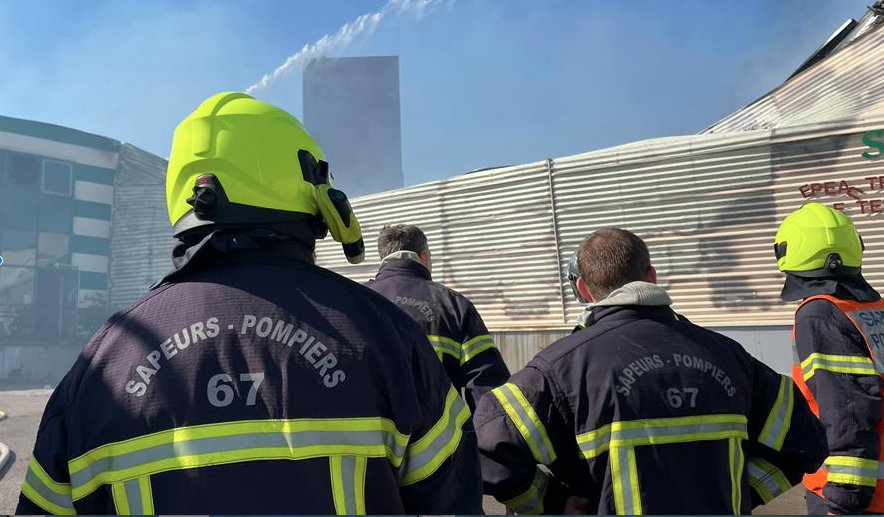 F3Alsace's tweet photo. Incendies en série dans le Bas-Rhin : "de mémoire de pompier, on a rarement vu ça" https://t.co/gEj8pO2xdK https://t.co/T4vGVUfPFO