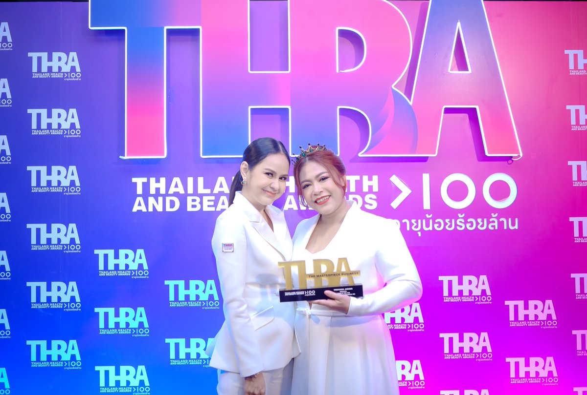 TREECHADA_SERUM's tweet photo. ดร.ตรีชฎา ใจสบาย CEO จาก TREECHADA เข้ารับรางวัลสุดยอดแห่งปี THAILAND HEALTH AND BEAUTY AWARDS 🧡 https://t.co/l3xtZSqUfo 🧡บรรยากาศระหว่างงานประกาศรางวัล“THBA Thailand Health and Beauty Awards x #อายุน้อยร้อยล้าน2022 #อายุน้อยร้อยล้าน #ปั้นรากหญ้าสู่เศรษฐี #ตรีชฎา #onlineshop https://t.co/2CbrHW8MmG