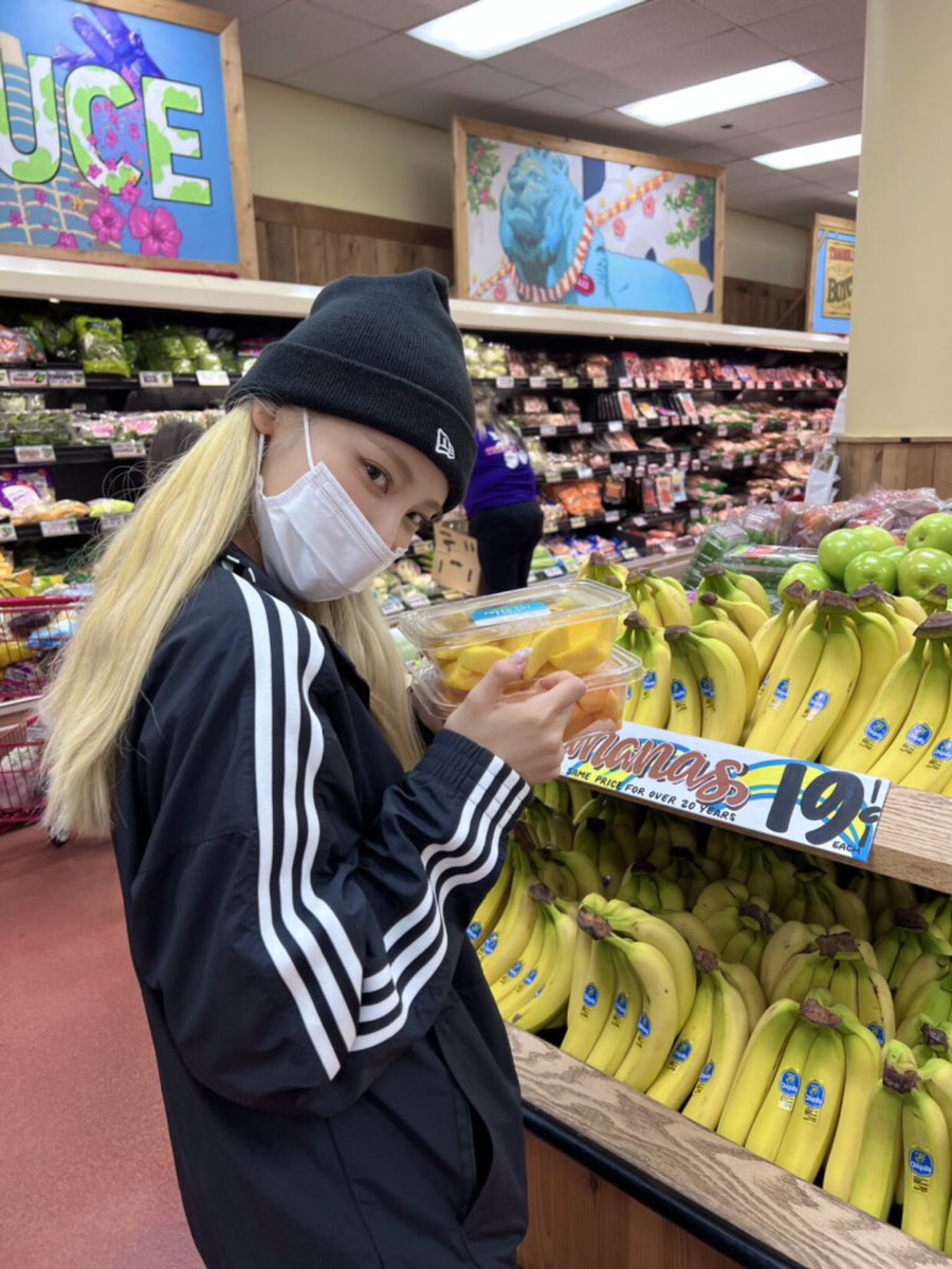 hourly jinsoul tweet media