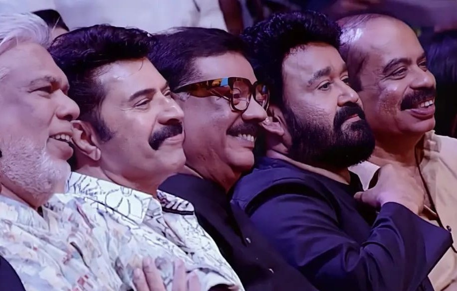 Legends in one frame 🔥

@Mohanlal #Mohanlal
@mammukka #Mammootty @priyadarshandir #Joshy #SathyanAnthikkad